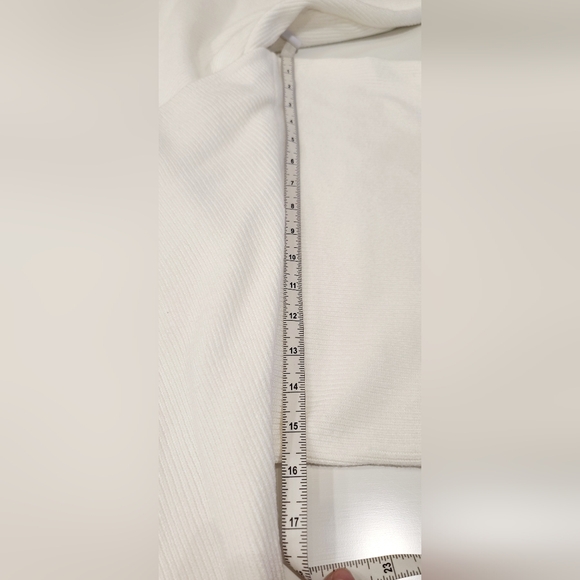 Love Tree Criss-Cross Cozy Soft White Knit Sweater Long Sleeve V-Neck - Size XL - Picture 13 of 13